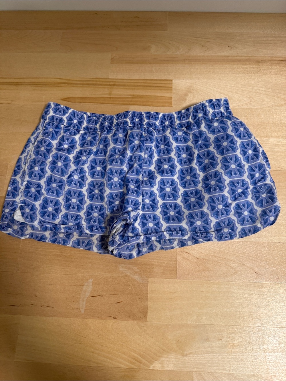 Vineyard Vines Blue Tile-Print Athletic Shorts